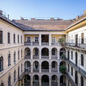 Next To The Synagogue Apartment